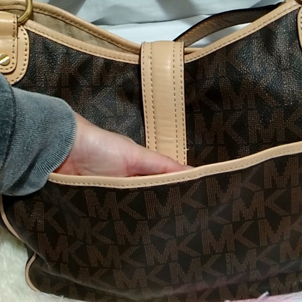 EASTER SALE! Authentic Michael Kors Jet Set Two Way  Shoulder bag Gently Used - Picture 7 of 16